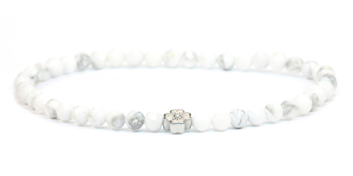 Echtes Howlith Edelstein Armband 4mm facettiert mit Blüte