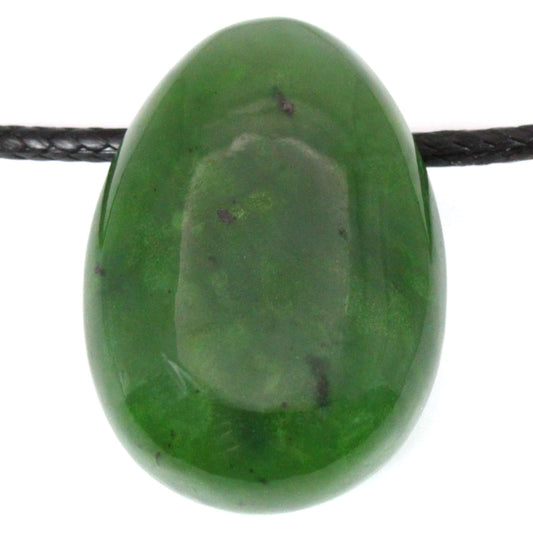 Echter Nephrit Tropfenanhänger mit gewachstem Baumwollband