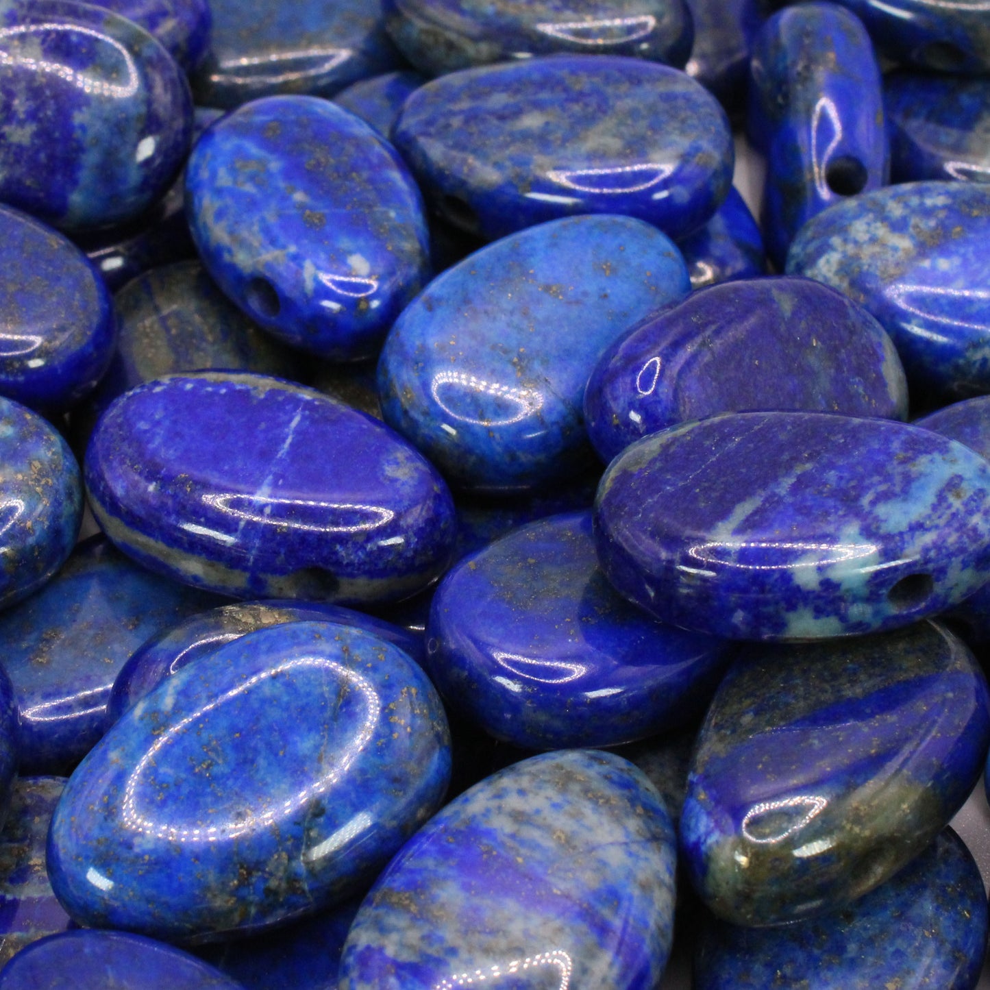 Echter Lapislazuli Tropfenanhänger mit gewachstem Baumwollband
